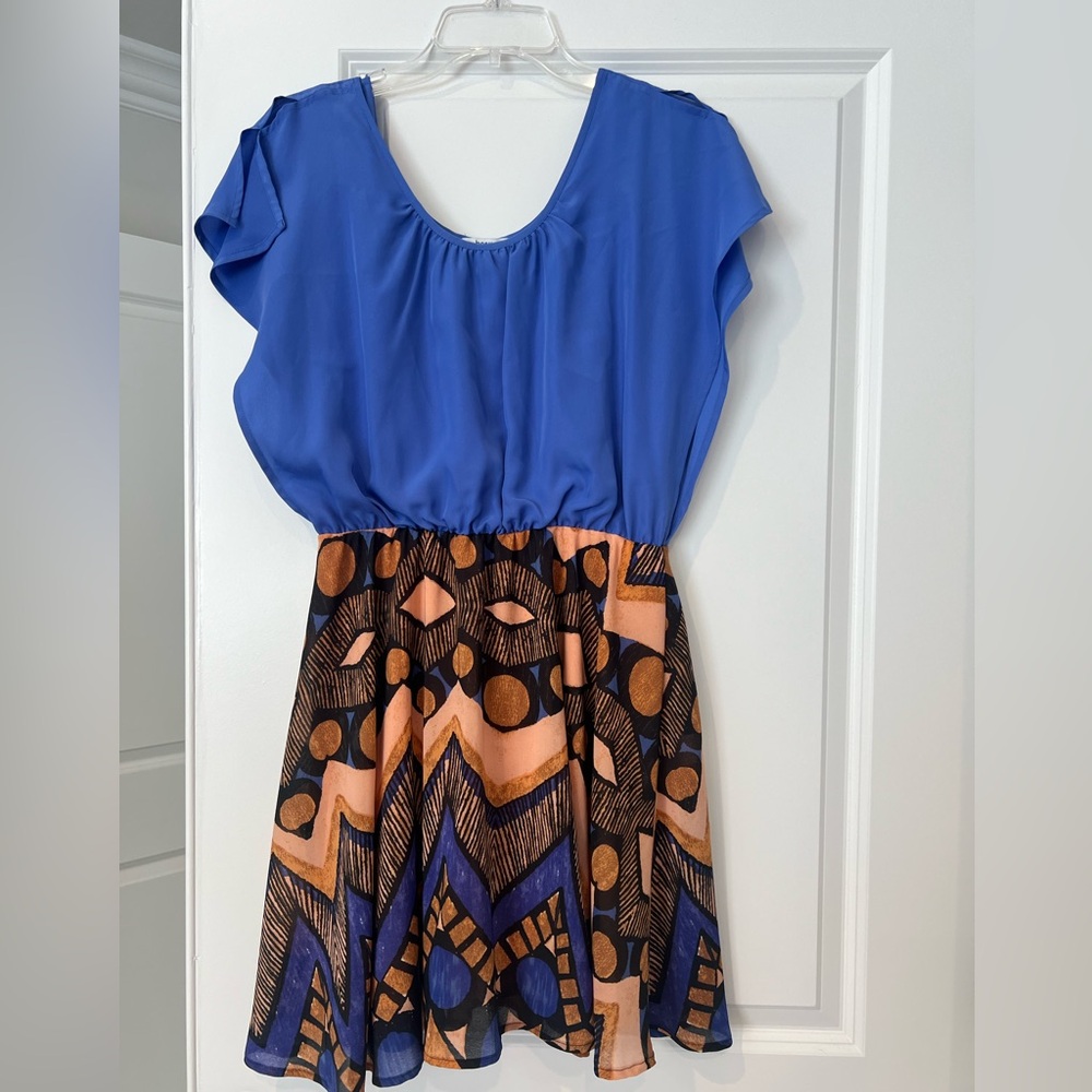 Bar III Dress, Size Small

Full coverage flowy top with cinched waistline